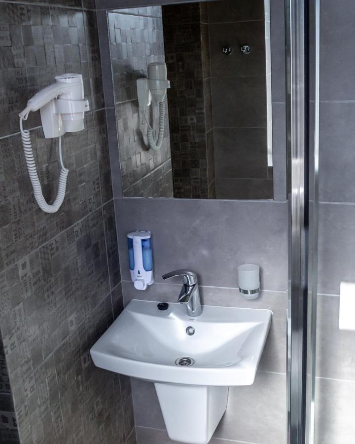Hotel Dozari Korostyshiv Dış mekan fotoğraf